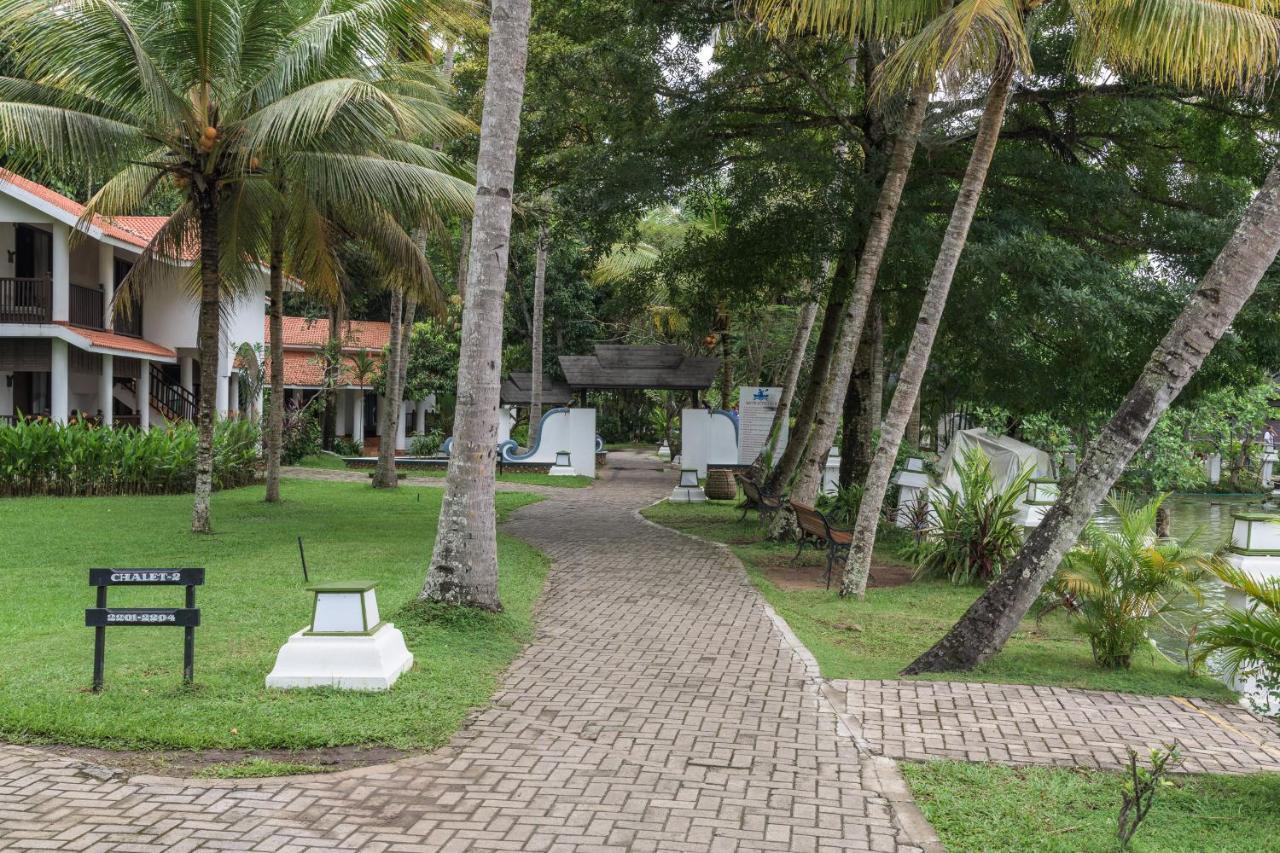 Club Mahindra Ashtamudi Hotel Nindakara Exterior photo