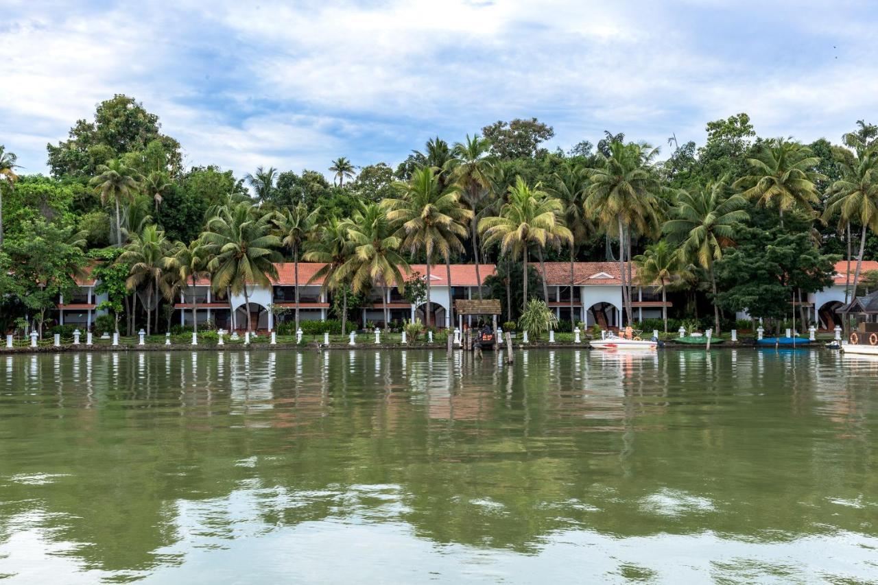 Club Mahindra Ashtamudi Hotel Nindakara Exterior photo